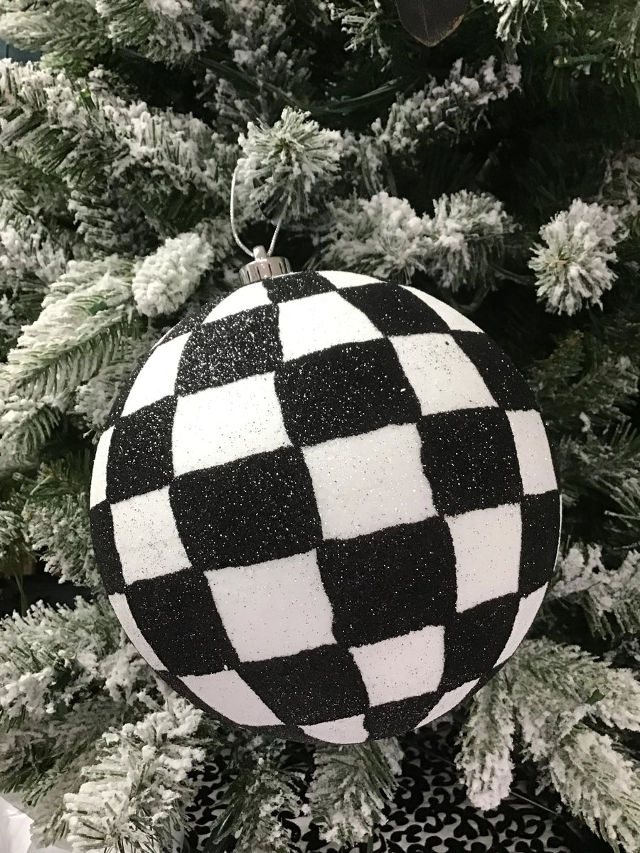 Checkered Ornament 4